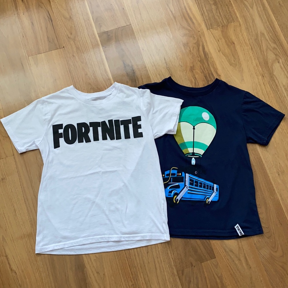 ***SOLD*** Fortnite graphic tee bundle